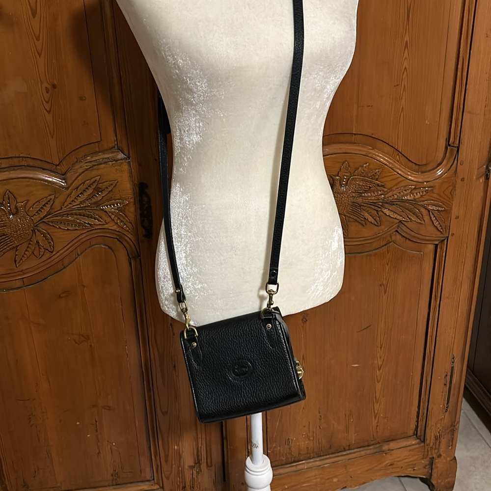 Dooney & Bourke Crossbody Front Closure Bag with Detatchable Strap - Picture 4 of 10